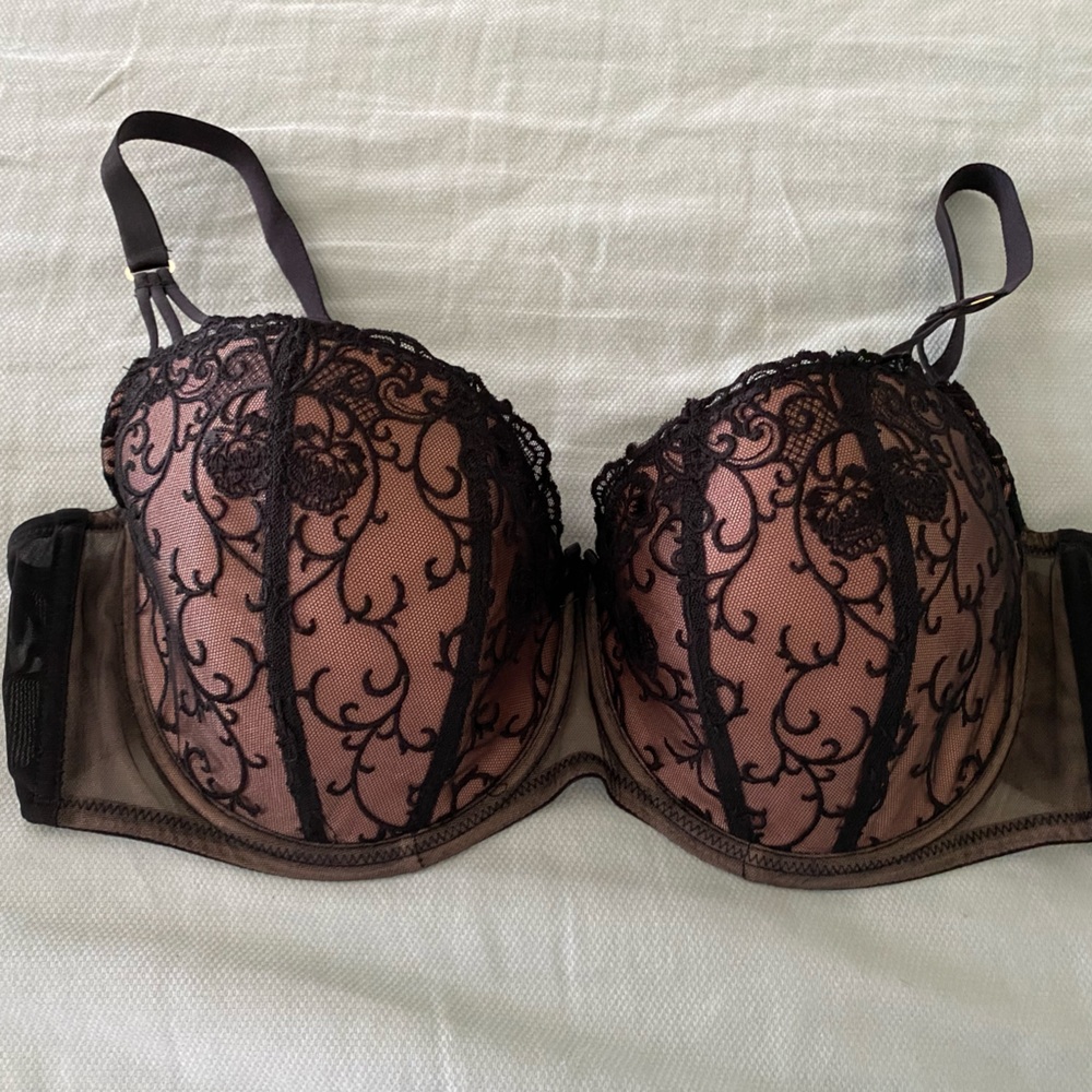 Hips & Curves NWOT Black Lace Bra 42DD